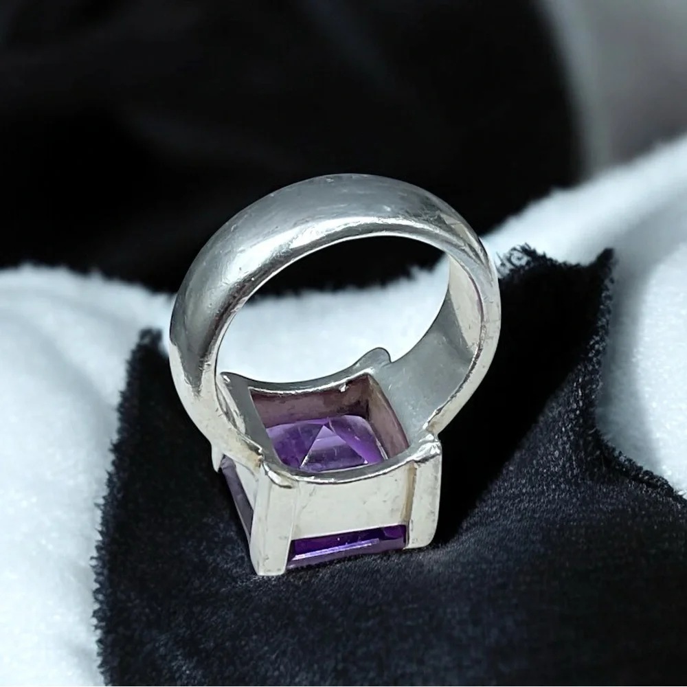 🌺Large Sterling & Purpled Stone Ring - Picture 7 of 9